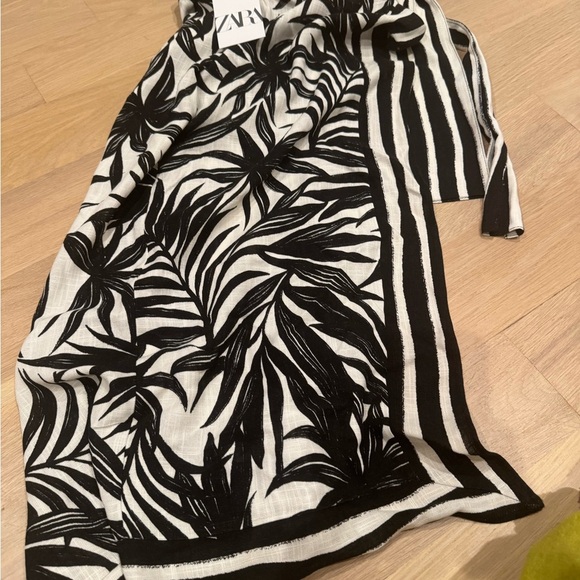 Zara wrap skirt - new with tags - Picture 2 of 2
